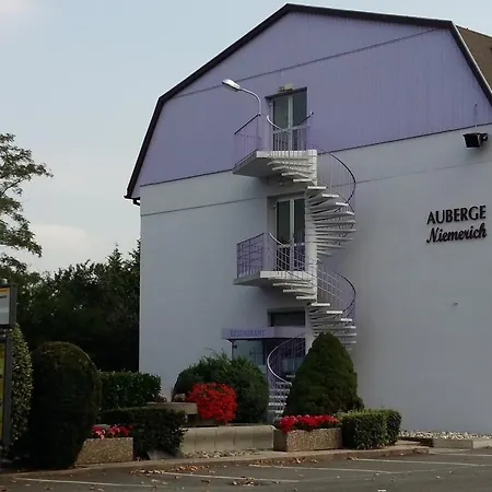 ホテル Restaurant Niemerich プルヴェルスハイム